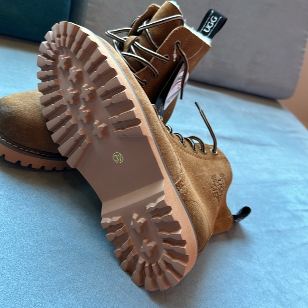 NWT - UGG Australia (not the Brand by Deckers) Women Ankle Boots size 7 - EU 37 - Picture 2 of 4